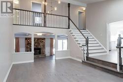 141 CASTLE CRESCENT  Oakville, ON L6J 5H4
