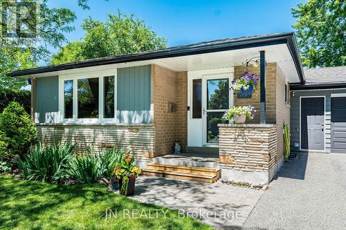 32 BARKWOOD COURT  Brampton, ON L6V 2C3