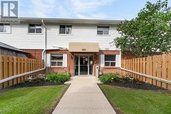 11 - 483 CLARIDGE ROAD  Burlington, ON L7N 2S1