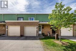 106 THORNY VINEWAY Toronto, ON M2J 4J5