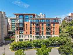 #205-827 Fairfield Rd Victoria, BC V8V 5B2