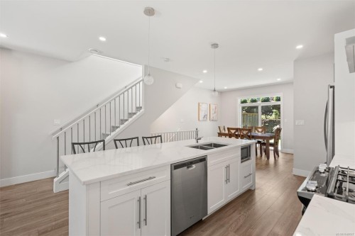 607 Selwyn Close, Langford, BC 