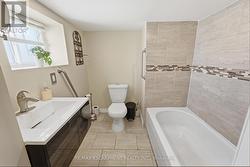 Bathroom 4-piece Basement - 