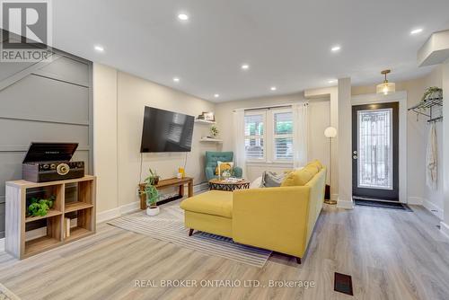 39 East Bend Avenue S, Hamilton, ON 
