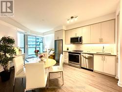 813 - 85 ONEIDA CRESCENT Richmond Hill, ON L4B 0H4