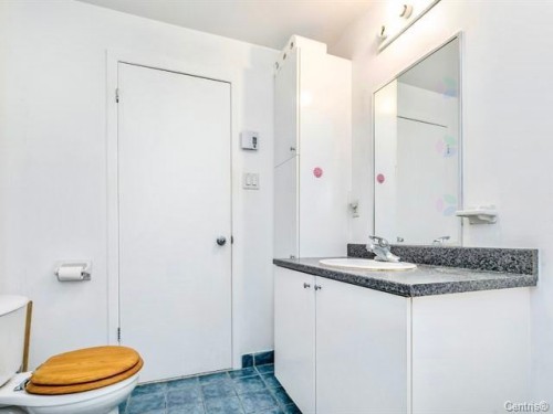 Bathroom - 406-6840 Av. Fielding, Montréal (Côte-Des-Neiges/Notre-Dame-De-Grâce), QC 