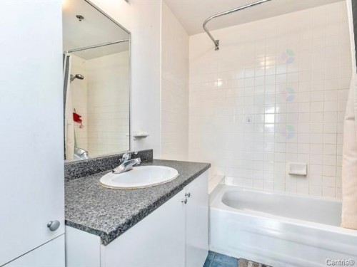 Master Bathroom - 406-6840 Av. Fielding, Montréal (Côte-Des-Neiges/Notre-Dame-De-Grâce), QC 
