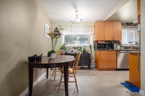 671 Beaconsfield Rd, Nanaimo, BC 