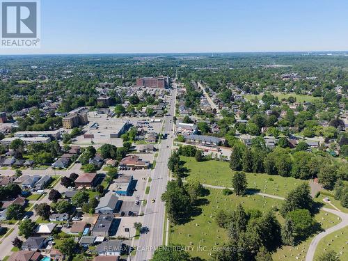 32 Elmwood Avenue, Brantford, ON 