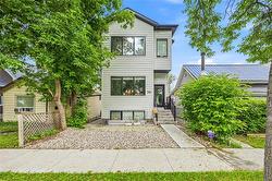 584 Kylemore AVE  Winnipeg, MB R3L 1B6