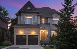 975 Fredonia Drive  Mississauga, ON L5C 2W5