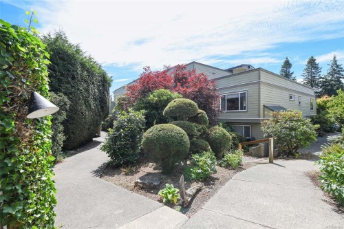 #205-2250 Manor Pl, Comox, BC 