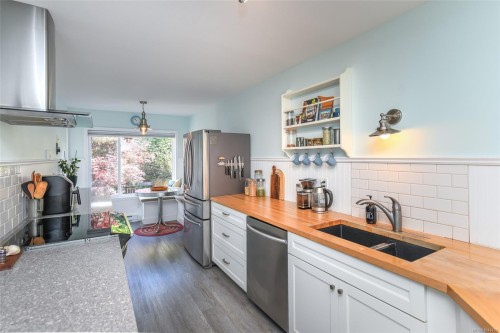 #205-2250 Manor Pl, Comox, BC 