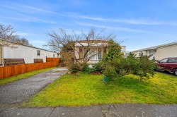 #19-390 COWICHAN Ave Courtenay, BC V9N 7T4