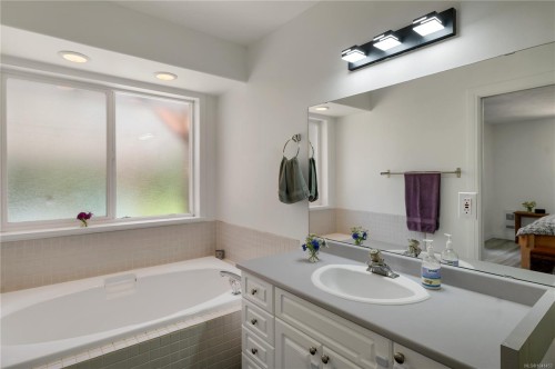 545 Sunset Pl, Port Mcneill, BC 