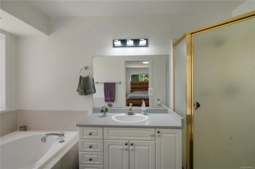 545 Sunset Pl, Port Mcneill, BC 