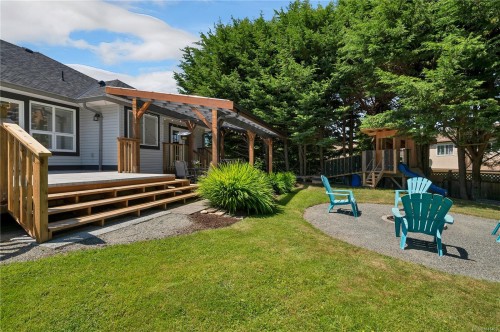 545 Sunset Pl, Port Mcneill, BC 