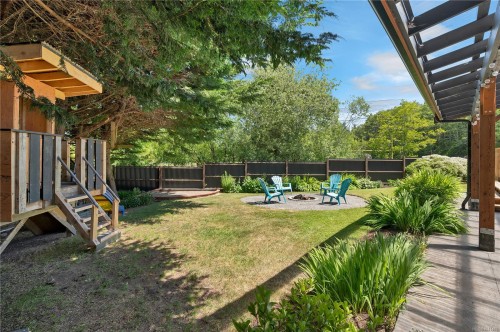 545 Sunset Pl, Port Mcneill, BC 