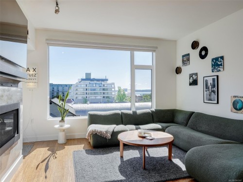 #401-9818 Third St, Sidney, BC 