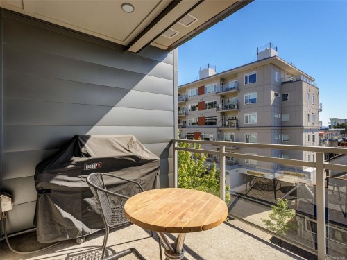 #401-9818 Third St, Sidney, BC 
