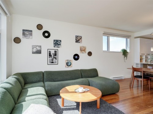 #401-9818 Third St, Sidney, BC 