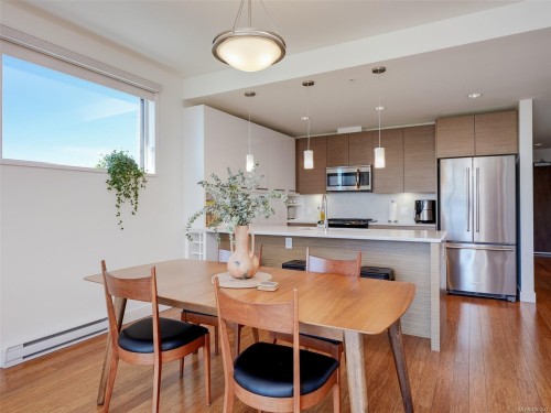 #401-9818 Third St, Sidney, BC 
