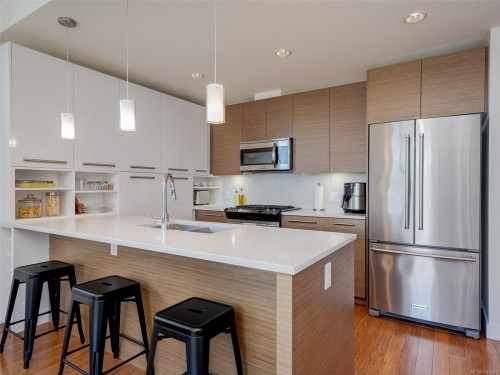 #401-9818 Third St, Sidney, BC 