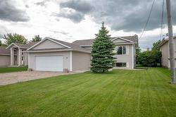 19 Ridgeview PL  Blumenort, MB R0A 0C0