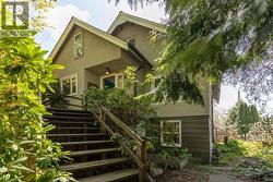 2002 E 13TH AVENUE  Vancouver, BC V5N 2C4
