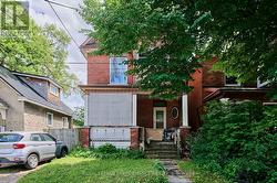 6 OSSINGTON AVENUE  Ottawa, ON K1S 3B4