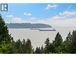 2660 QUEENS AVENUE  West Vancouver, BC V7V 2Z1