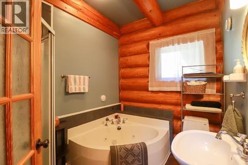 3901 Cottonwood Lane, Naramata, BC - Indoor Photo Showing Bathroom