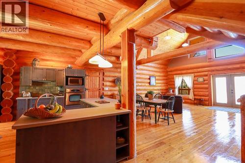 3901 Cottonwood Lane, Naramata, BC - Indoor Photo Showing Kitchen
