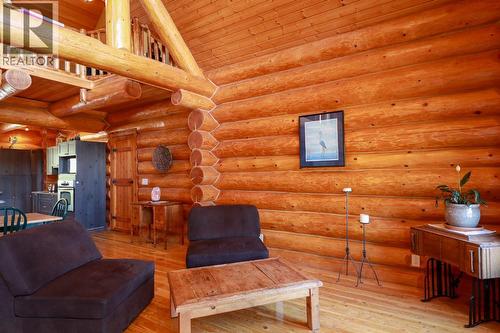 3901 Cottonwood Lane, Naramata, BC - Indoor Photo Showing Living Room