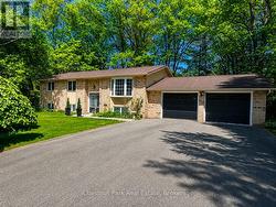 135 CHRISTOPHER AVENUE Wasaga Beach, ON L9Z 1S4