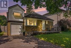 28 INVERLEIGH DRIVE Toronto, ON M8Y 3E3