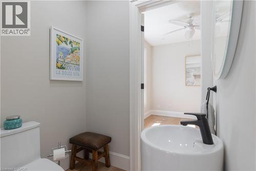 2195 Courtland Drive, Burlington, ON - Indoor Photo Showing Bathroom