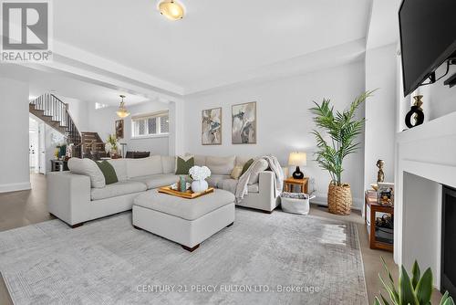 1477 Mockingbird Square, Pickering, ON 