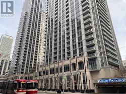 1713 - 761 BAY STREET Toronto, ON M5G 2R2