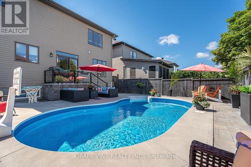 523 Adamson Crescent, Ottawa, ON 