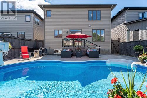 523 Adamson Crescent, Ottawa, ON 
