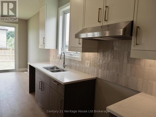 28 Sycamore Drive, Tillsonburg, ON - Indoor Photo Showing Kitchen With Double Sink