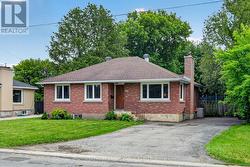 105 CROWNHILL STREET Ottawa, ON K1J 6X2