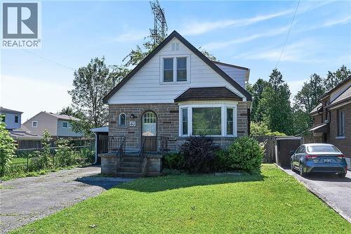 Stone veneer and siding exterior with a prominent bay window - 83 Aberfoyle Avenue, Hamilton, ON 