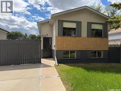 939 J AVENUE N  Saskatoon, SK S7L 2L1
