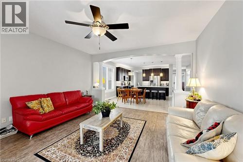 18 Gateway Avenue, West Lincoln, ON - Indoor Photo Showing Living Room
