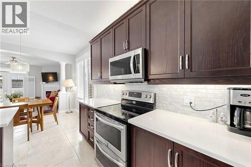 18 Gateway Avenue, West Lincoln, ON - Indoor Photo Showing Kitchen With Upgraded Kitchen