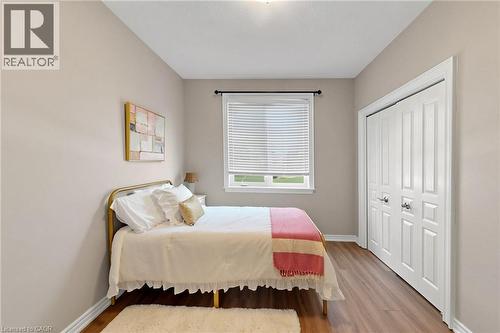 18 Gateway Avenue, West Lincoln, ON - Indoor Photo Showing Bedroom