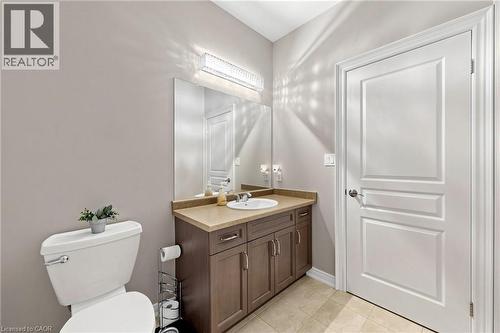 18 Gateway Avenue, West Lincoln, ON - Indoor Photo Showing Bathroom
