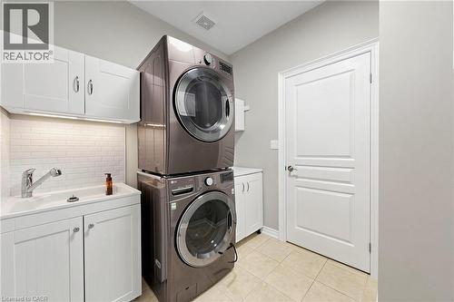 18 Gateway Avenue, West Lincoln, ON - Indoor Photo Showing Laundry Room